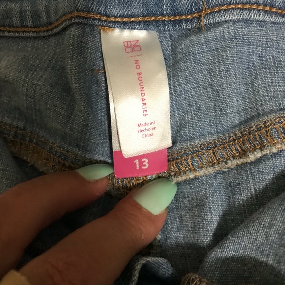 Belted short jean shorts with crochet embellished - Picture 9 of 10